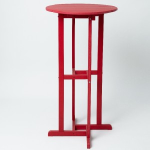 Pyöreät pöydät ulkona